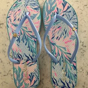 Ladies 9/10 new flip flops Lilly Pulitzer Crew Blue Tint Kaleidoscope coral